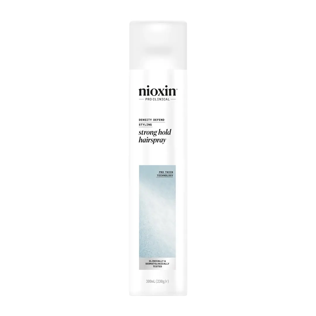 Nioxin strong hold hairspray su sfondo bianco