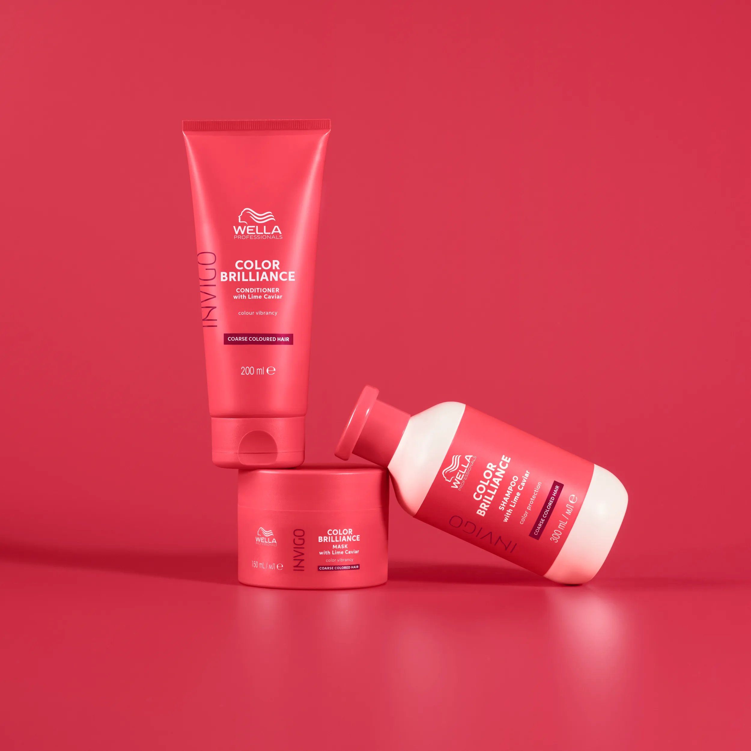 Texte indiquant "votre régime d'éclat de couleur instantané pour les cheveux à coloration grossière". Les packshots des 3 produits Invigo Brilliance sont inclus en 3 étapes : étape 1 - nettoyer avec le shampooing Invigo Brilliance. Étape 2 - après-shampoing. Étape 3 - traiter avec le masque capillaire.