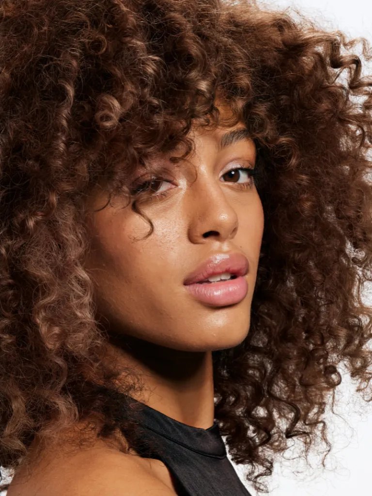 Close-up of model’s brown-blonde hair, featuring toffee highlights.