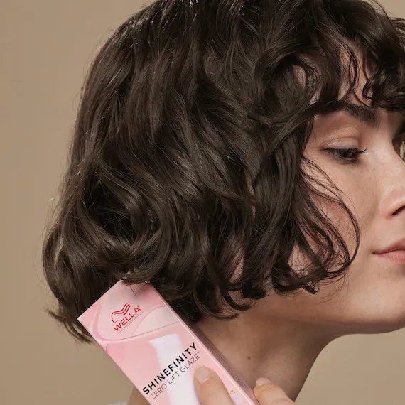 WellaPro_Blog_SalonTreatmentsForDamagedHair_image7_2023