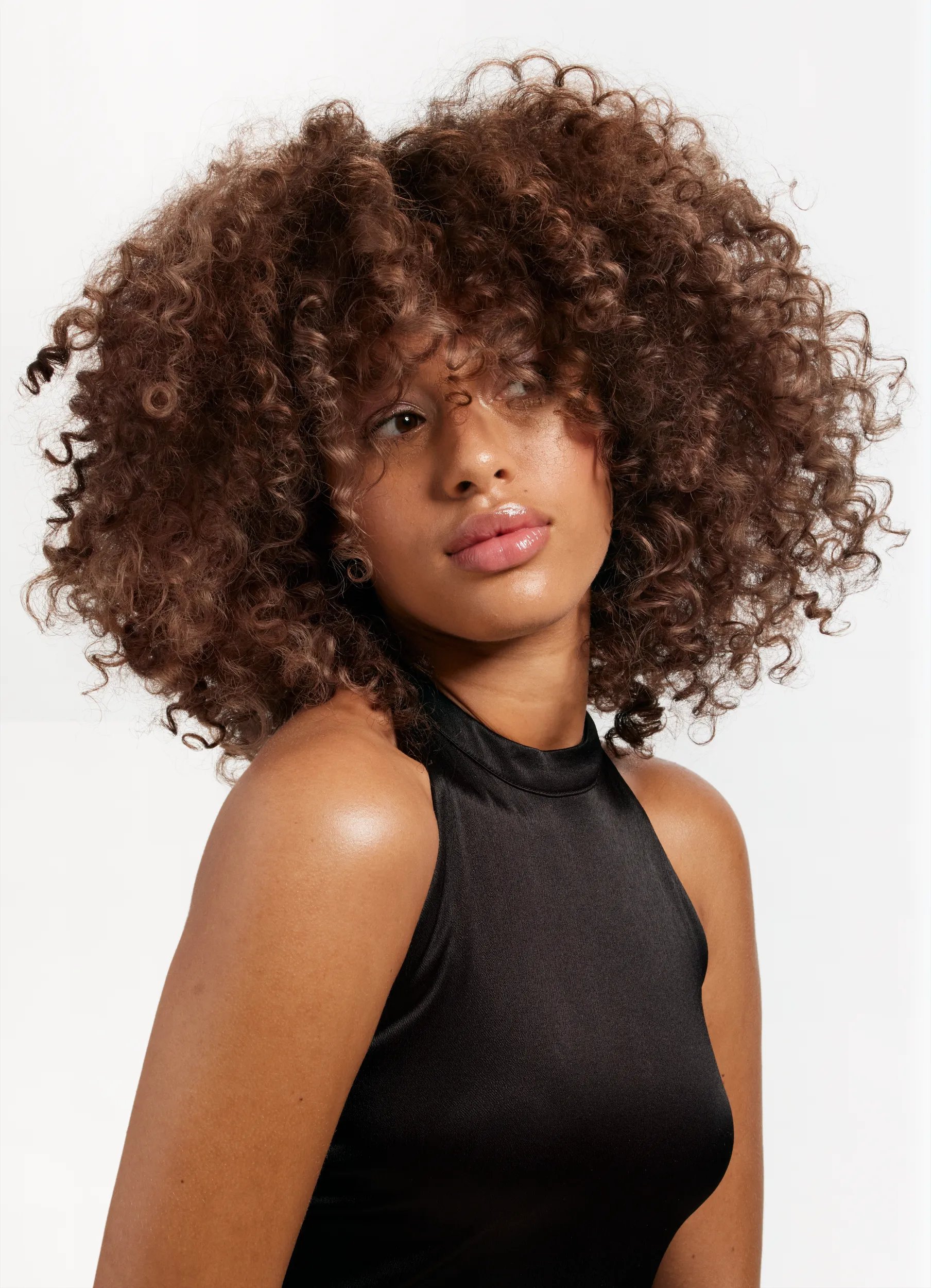 Romeu Felipe and model with curly hair