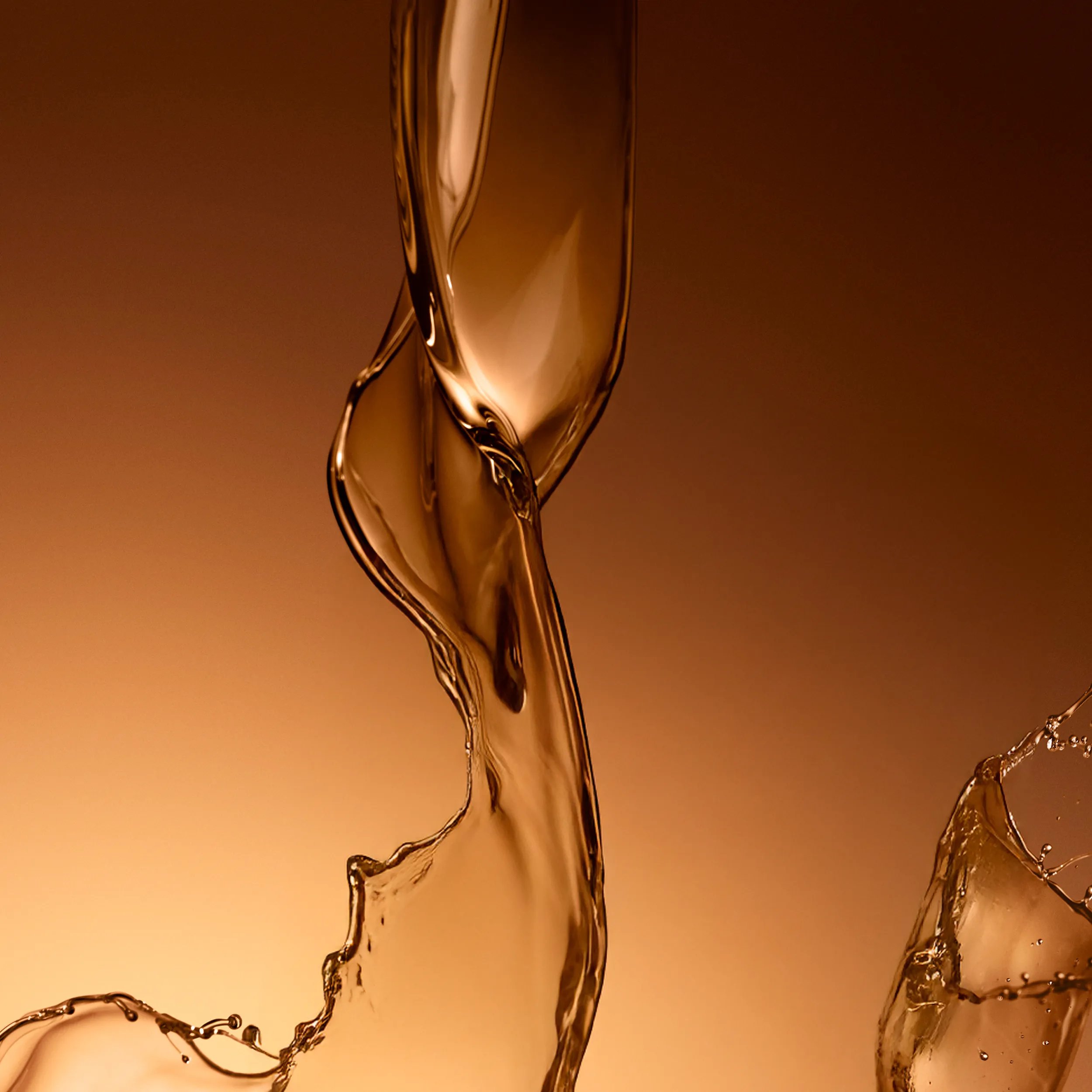 Product shot of Wella Professionals Ultimate Smooth Miracle Oil Serum with oil splash.