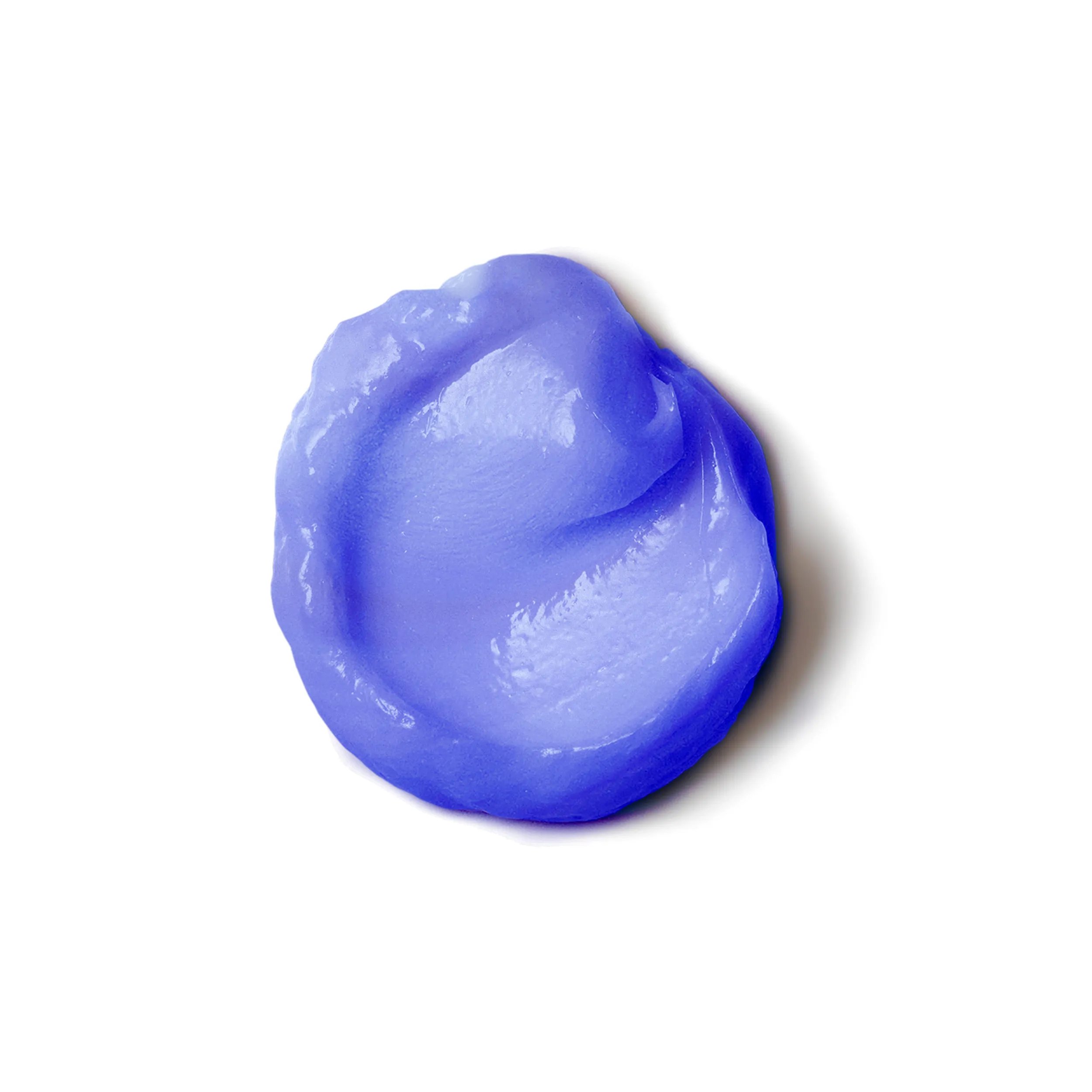 Photographie en gros plan d'une goutte circulaire violette d'après-shampooing rechargeable Invigo blonde sur fond blanc.
