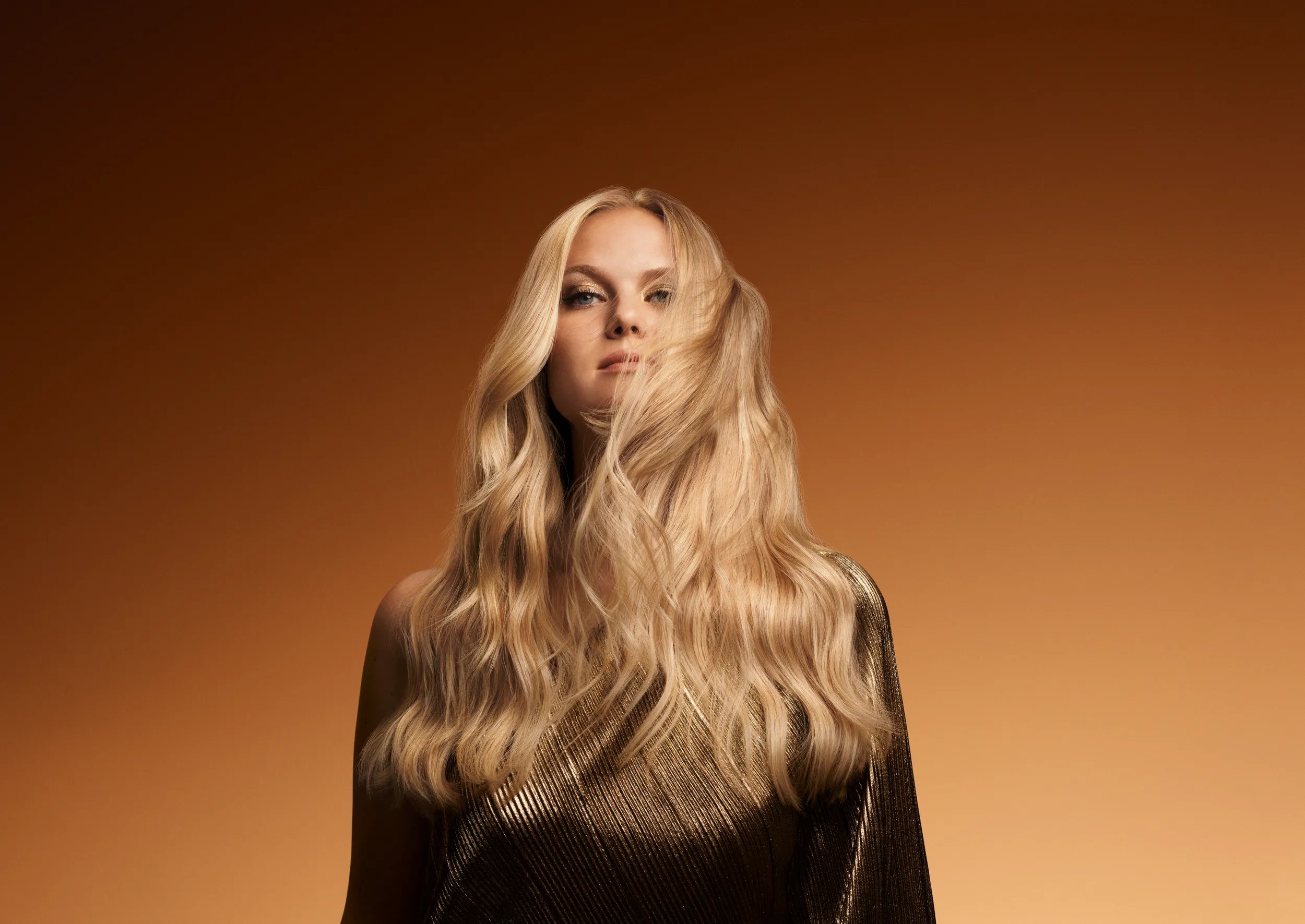 Model with long blonde hair