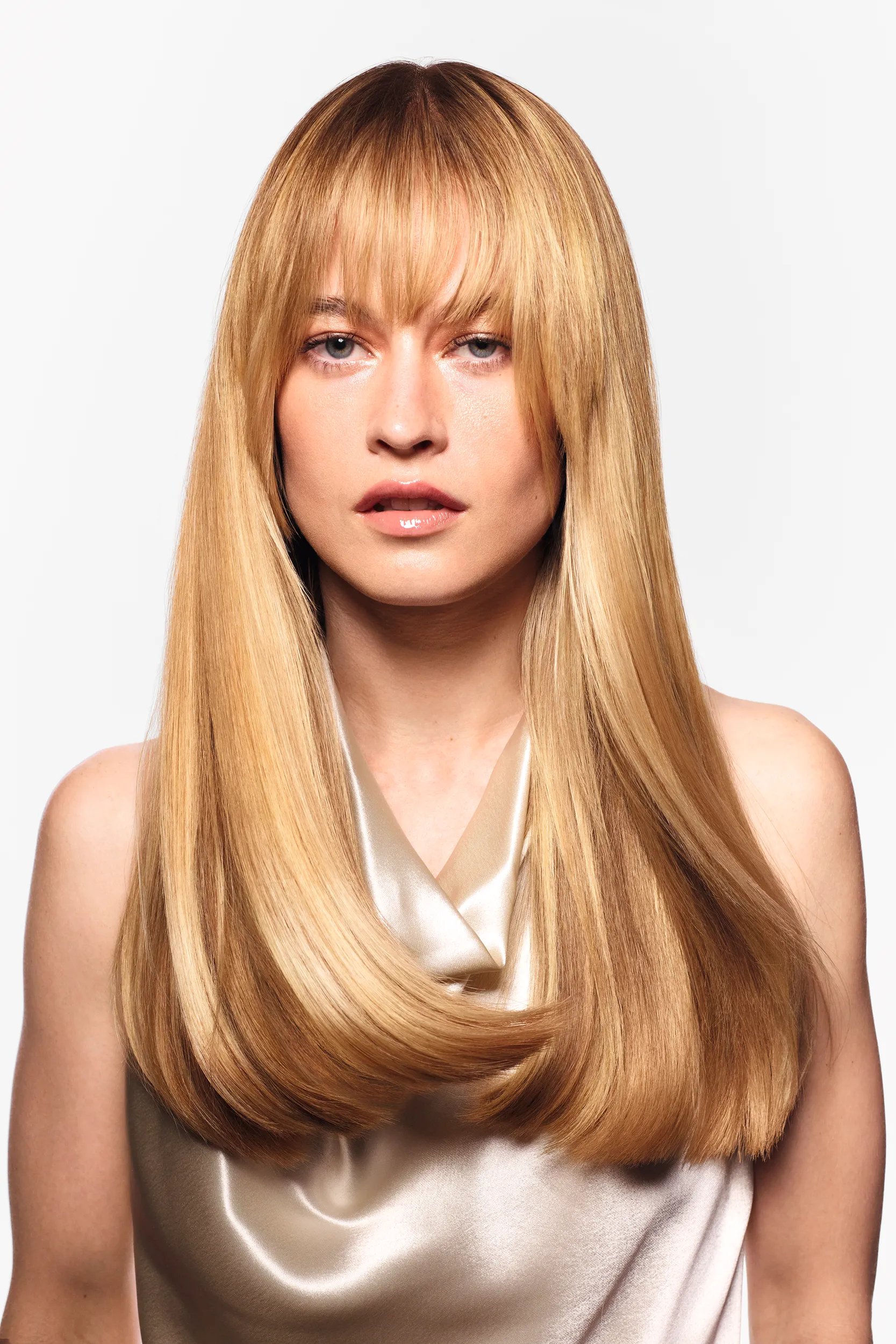 Model with long straight blond hair
