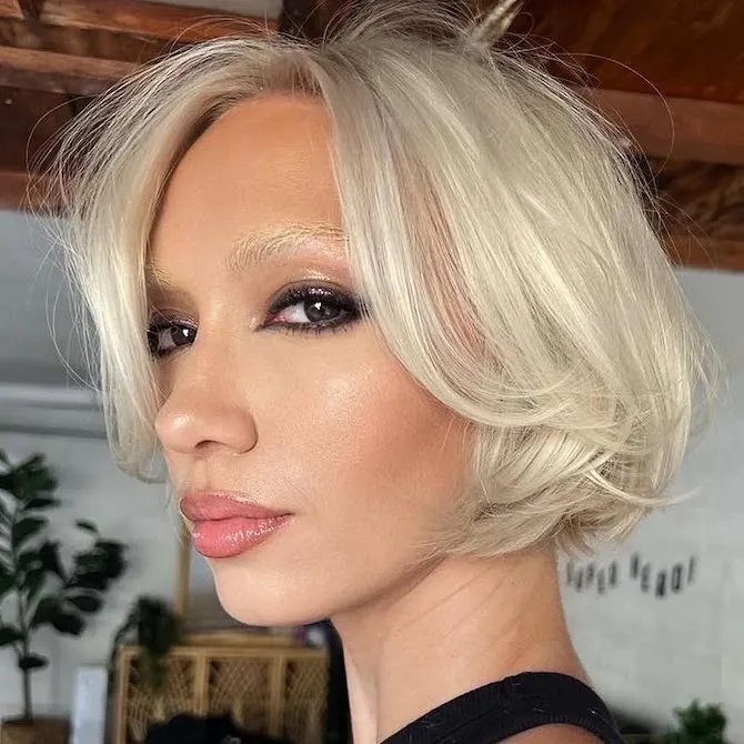 Model with jaw-skimming, platinum blonde, layered bob.