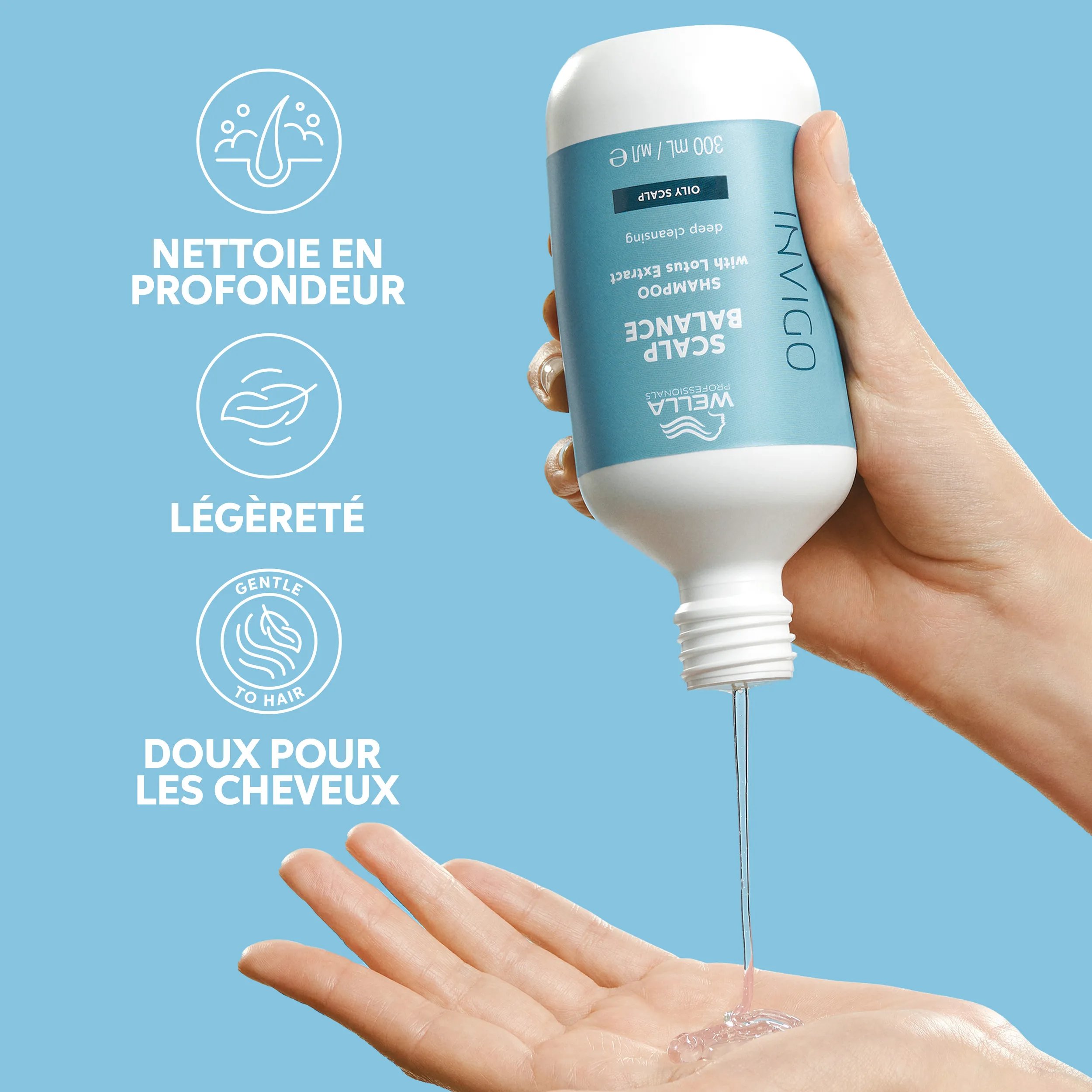 Photographie d'une main tenant un flacon de shampooing Invigo Scalp Balance, accompagnée d’un texte indiquant : "nettoyage en profondeur, douceur pour la peau, texture légère".
