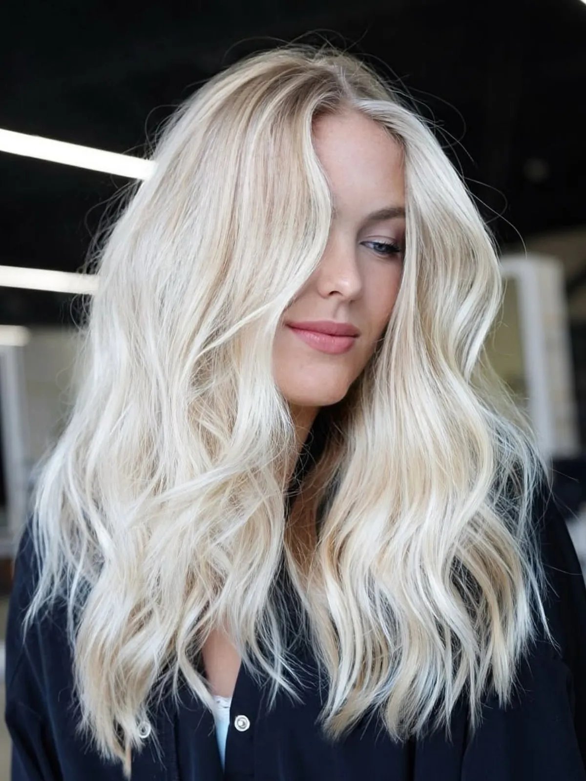 Model with vanilla platinum, wavy hair.