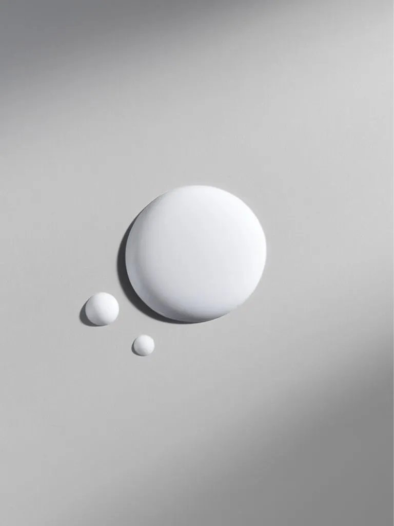 Drops of ULTIMATE REPAIR Protective Leave-In.