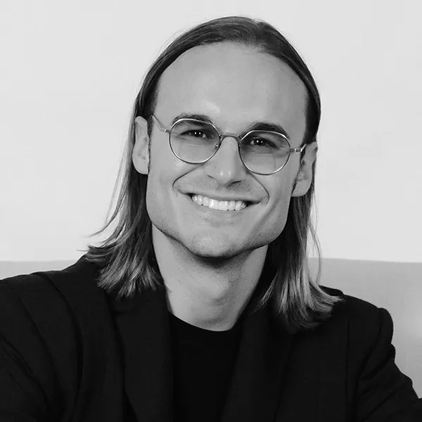 With two flagship salons in Turin, Marco is a renowned Italian hairstylist famed for his elegant, handcrafted approach to hair. His signature approach blends soft, feminine styling with years of experience across fashion, education and runway work.

