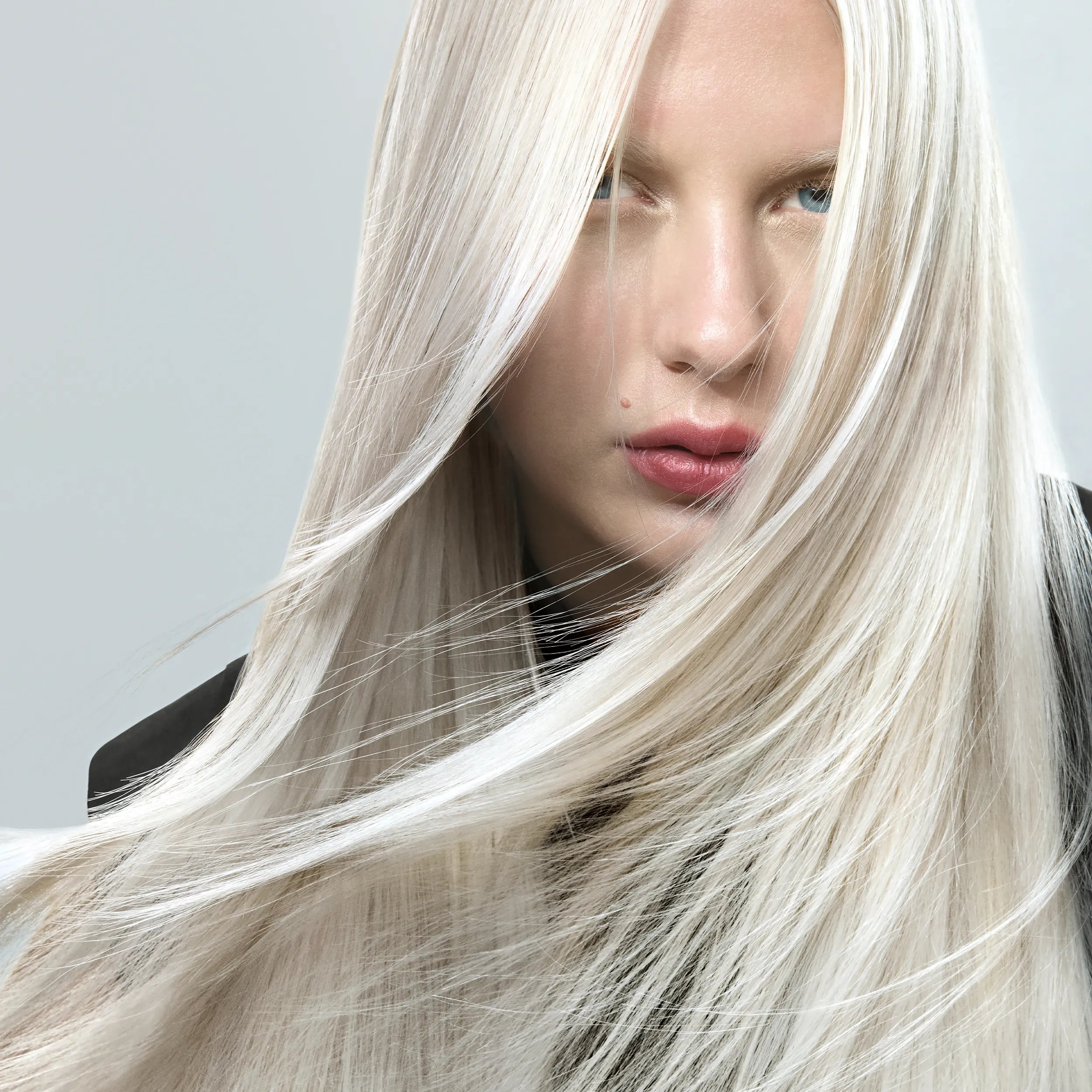 Model with white-blond and straight hair.