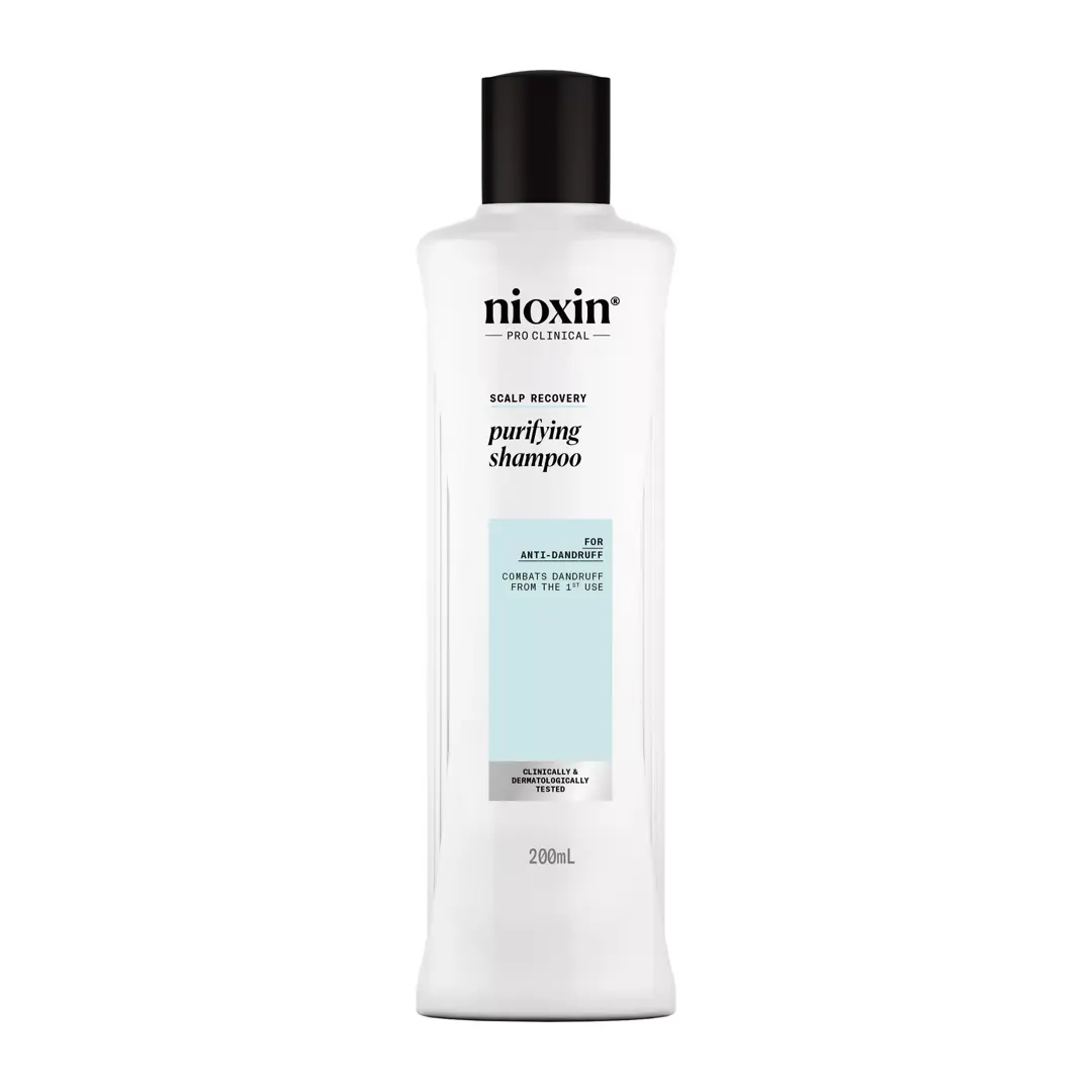 Nioxin Purifying Shampoo su sfondo bianco