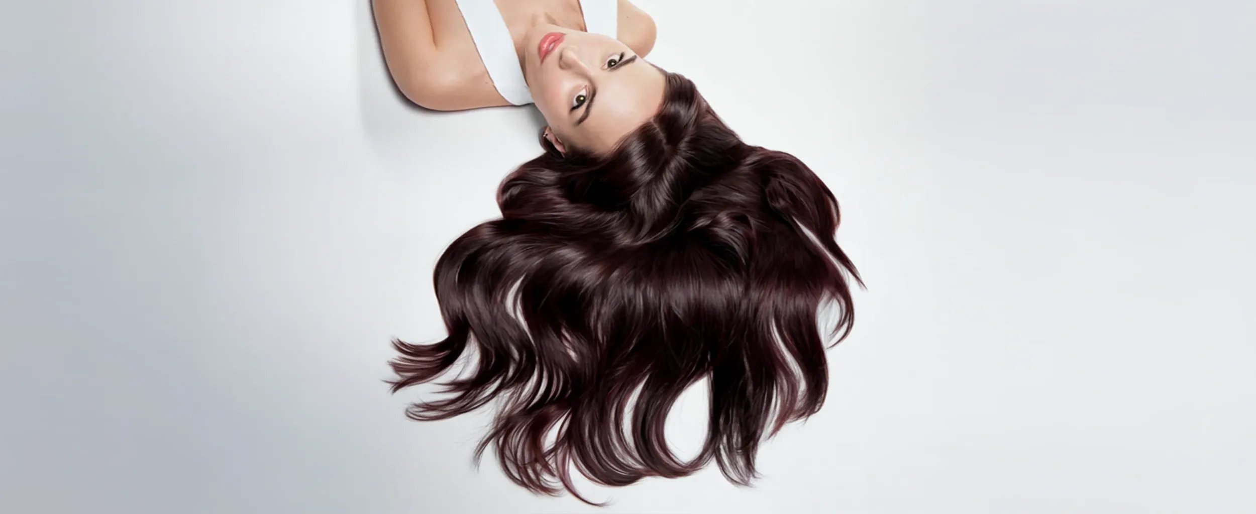 Entdecke Clairol Professional: Deine Quelle für Haarfarbe und gesundes Haar. Erfahre, wie Haarfarbe dein Haar stärken kann, wie man Grauehaare abdeckt und entdecke unsere Produkte.