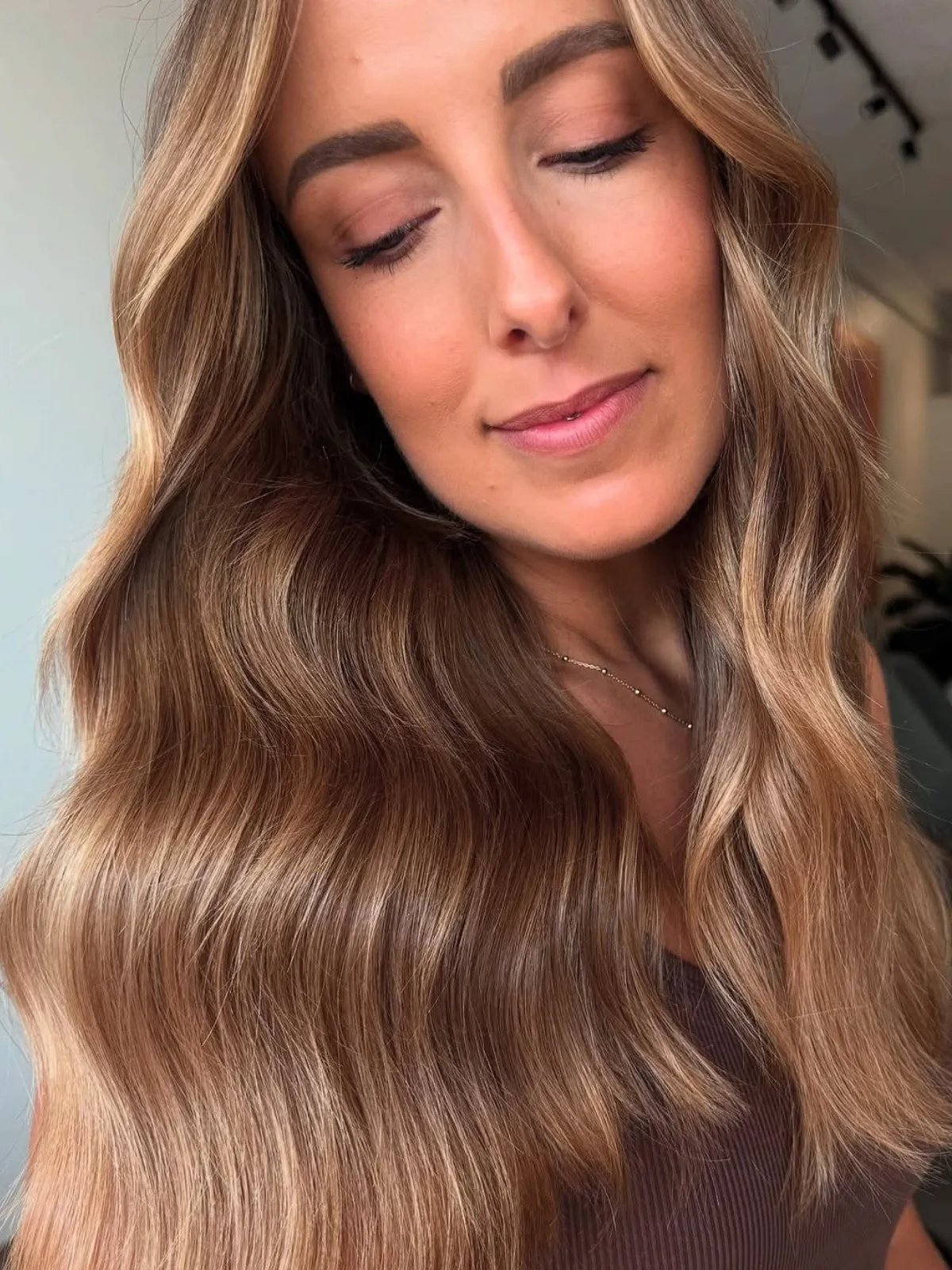 WellaPro_Blog_2025_DarkBlondeHairColor_image4