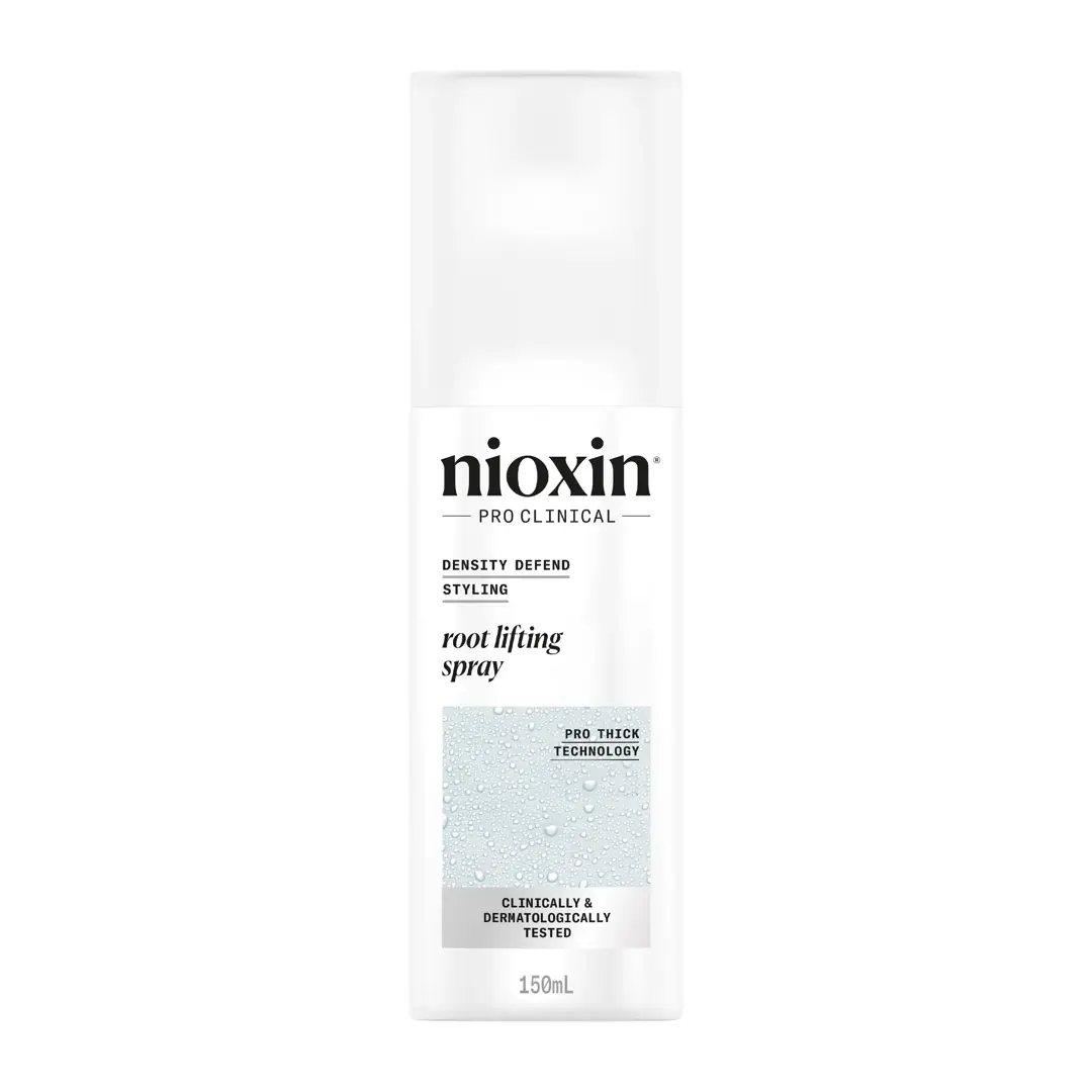 Flacone di Nioxin Root Lifting Spray su sfondo bianco