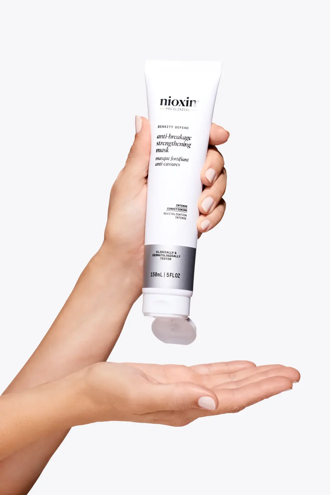 Nioxin Anti breakage strengthening mask in hand against white background