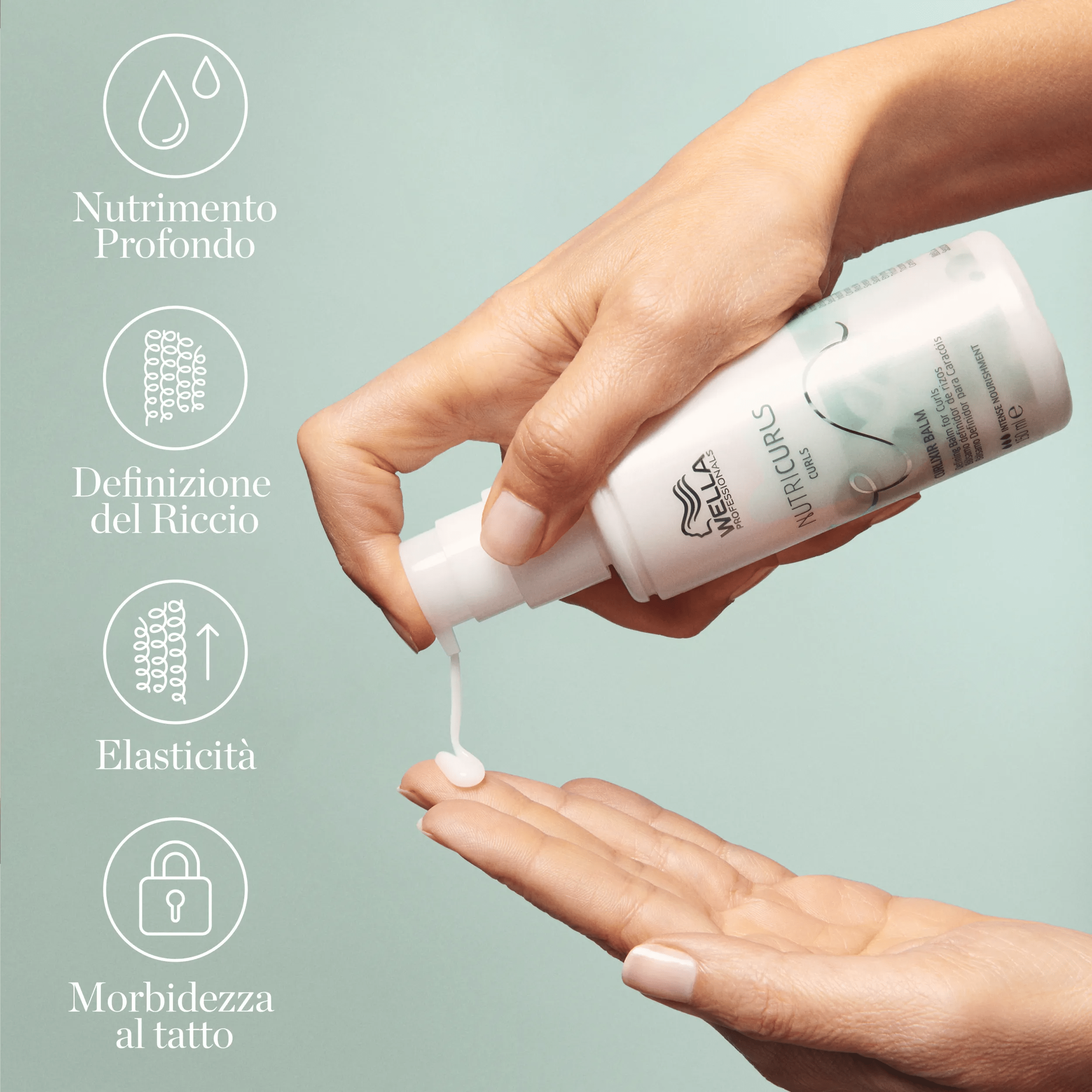 Una persona che versa una dose di Wella NutriCurls Curlixir Balm sulla sua mano, con icone che indicano Nutrimento intenso, Definizione dei ricci, Elasticità, e Sostegno morbido.