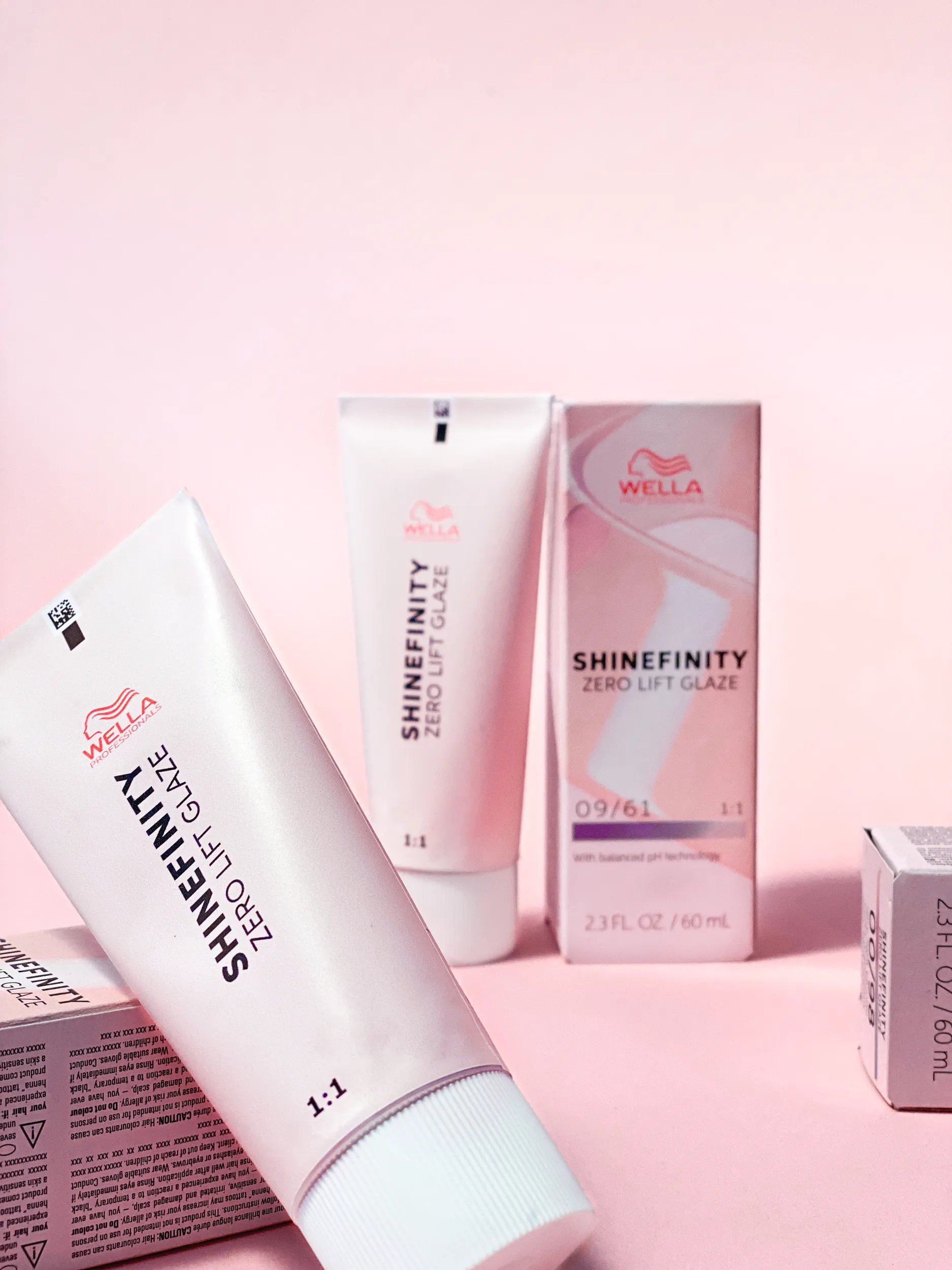 Group of packs Shinefinity in a pink background