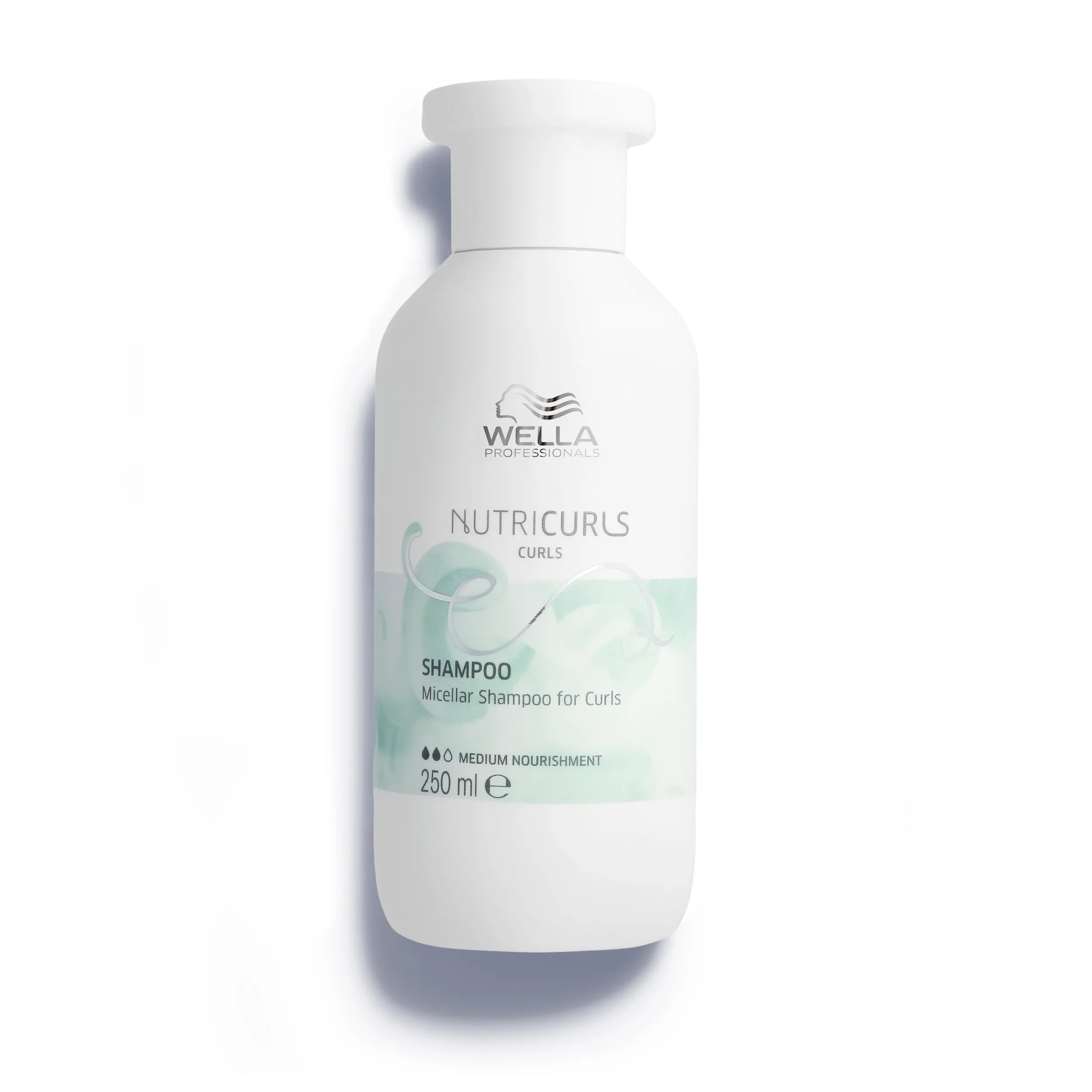 Un flacone bianco di Wella Professionals NutriCurls shampoo.
