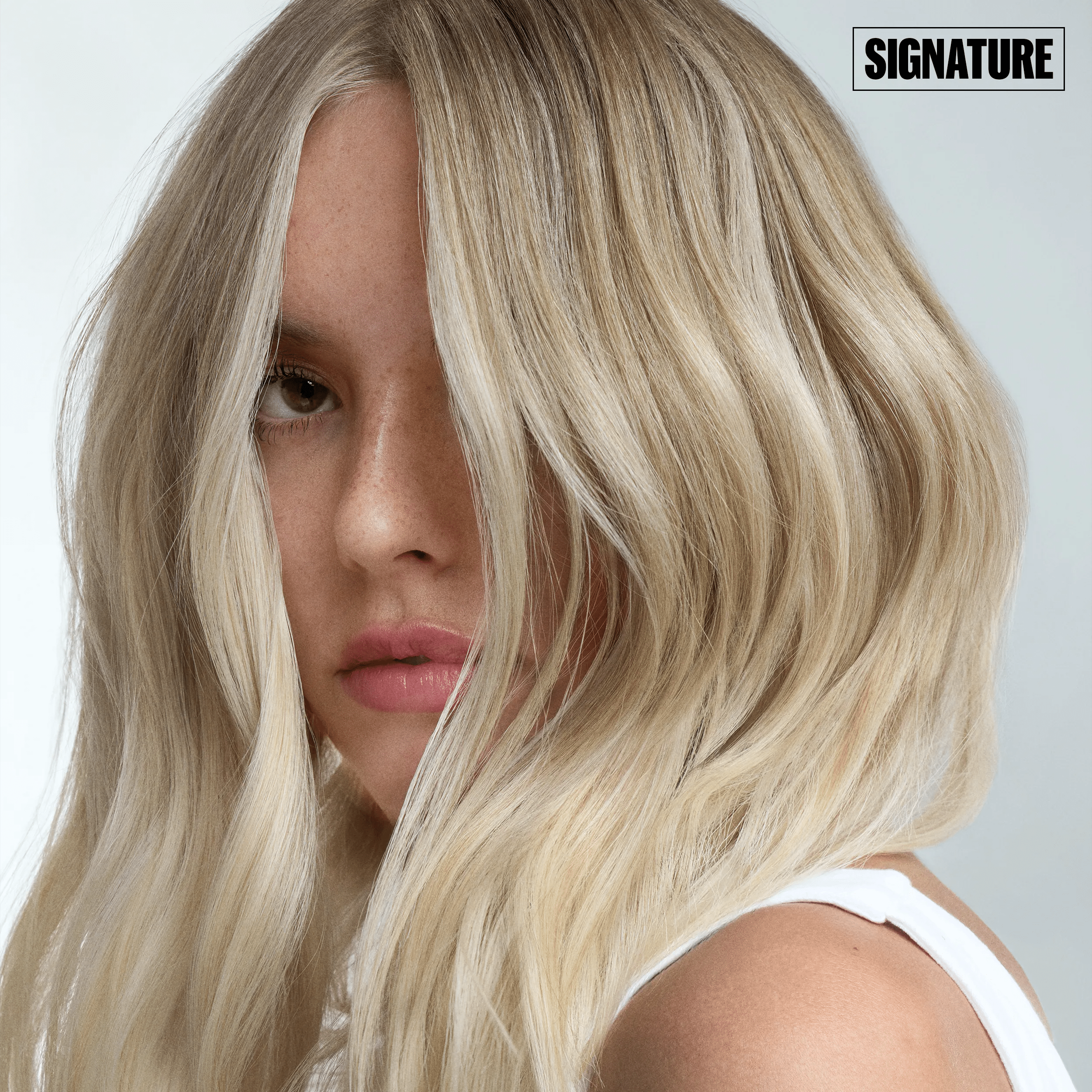 Model with long straight blond hair
