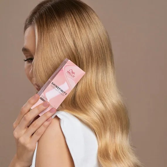 WellaPro_Blog_SalonTreatmentsForDamagedHair_image8_2023