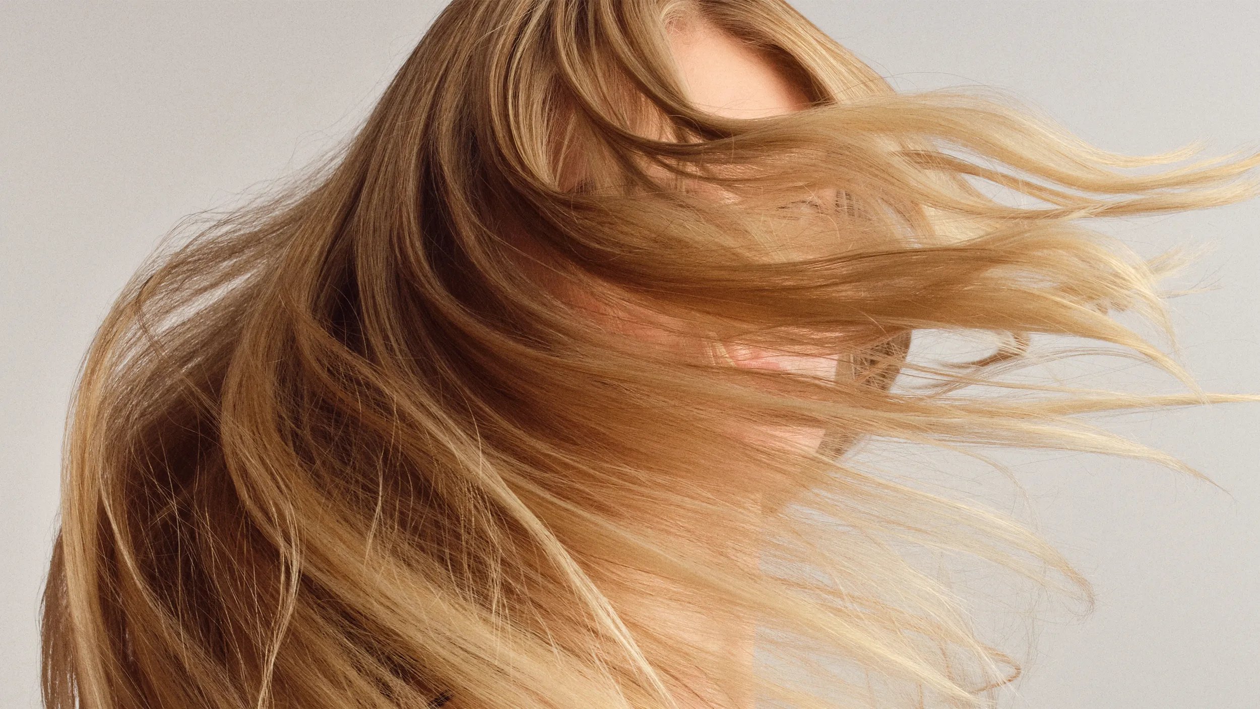 Model with long blonde hair