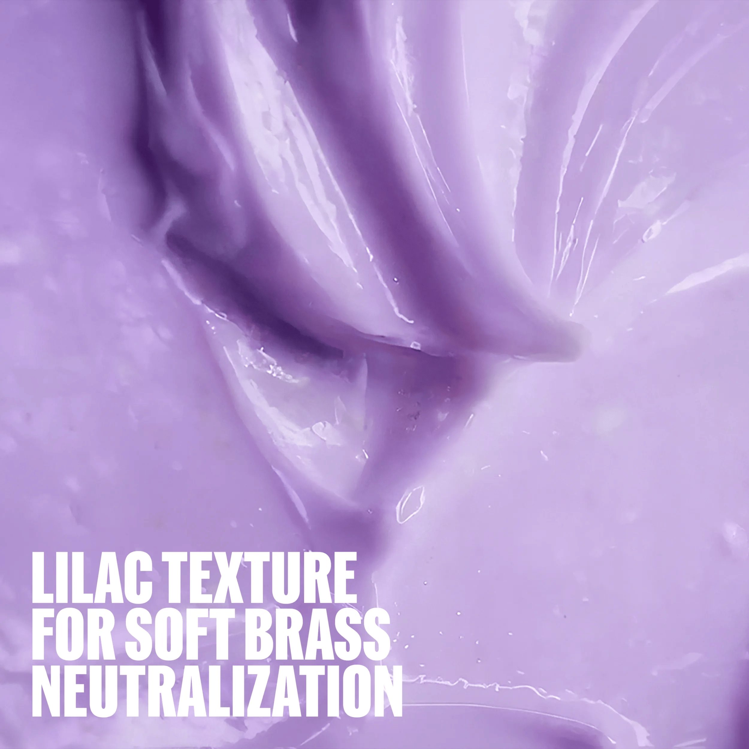 Uma imagem em grande plano mostra um redemoinho do condicionador ULTIMATE COLOR Blonde, de cor lilás, com uma sobreposição de texto que diz: «TEXTURA LILÁS PARA NEUTRALIZAÇÃO SUAVE DO TOM AMARELADO».