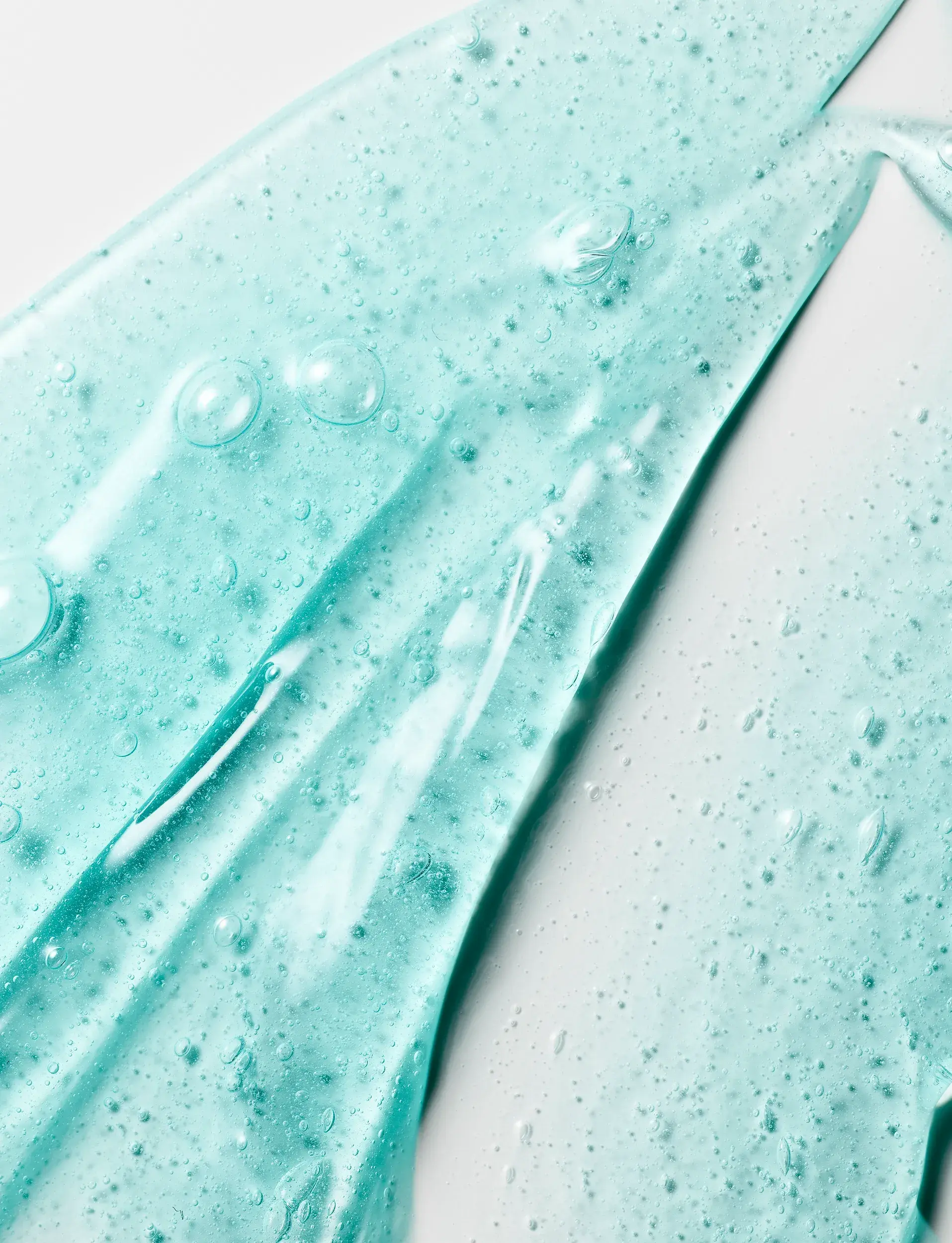 Nioxin Restage Shampoo product swatch, clear aqua blue with bubbles