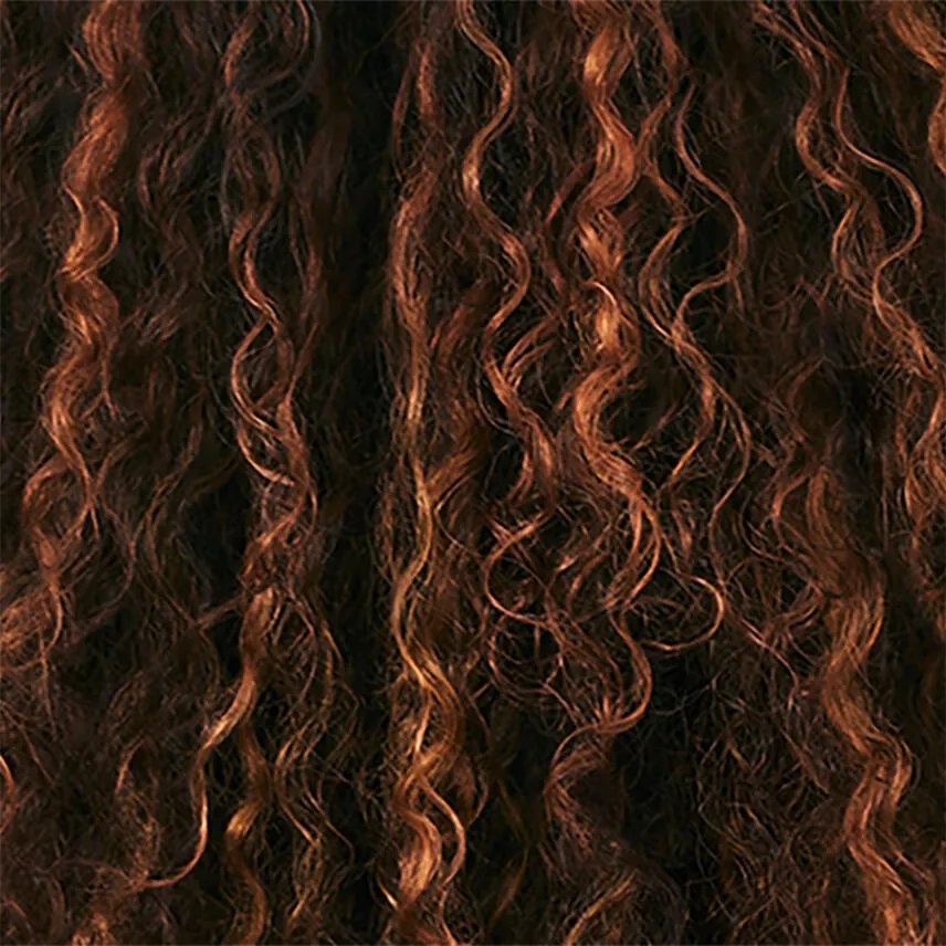 Gros plan sur les cheveux bouclés bruns