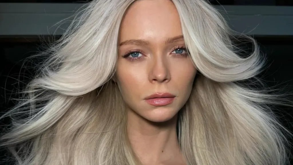 Model with long, silvery pearl blonde hair. 