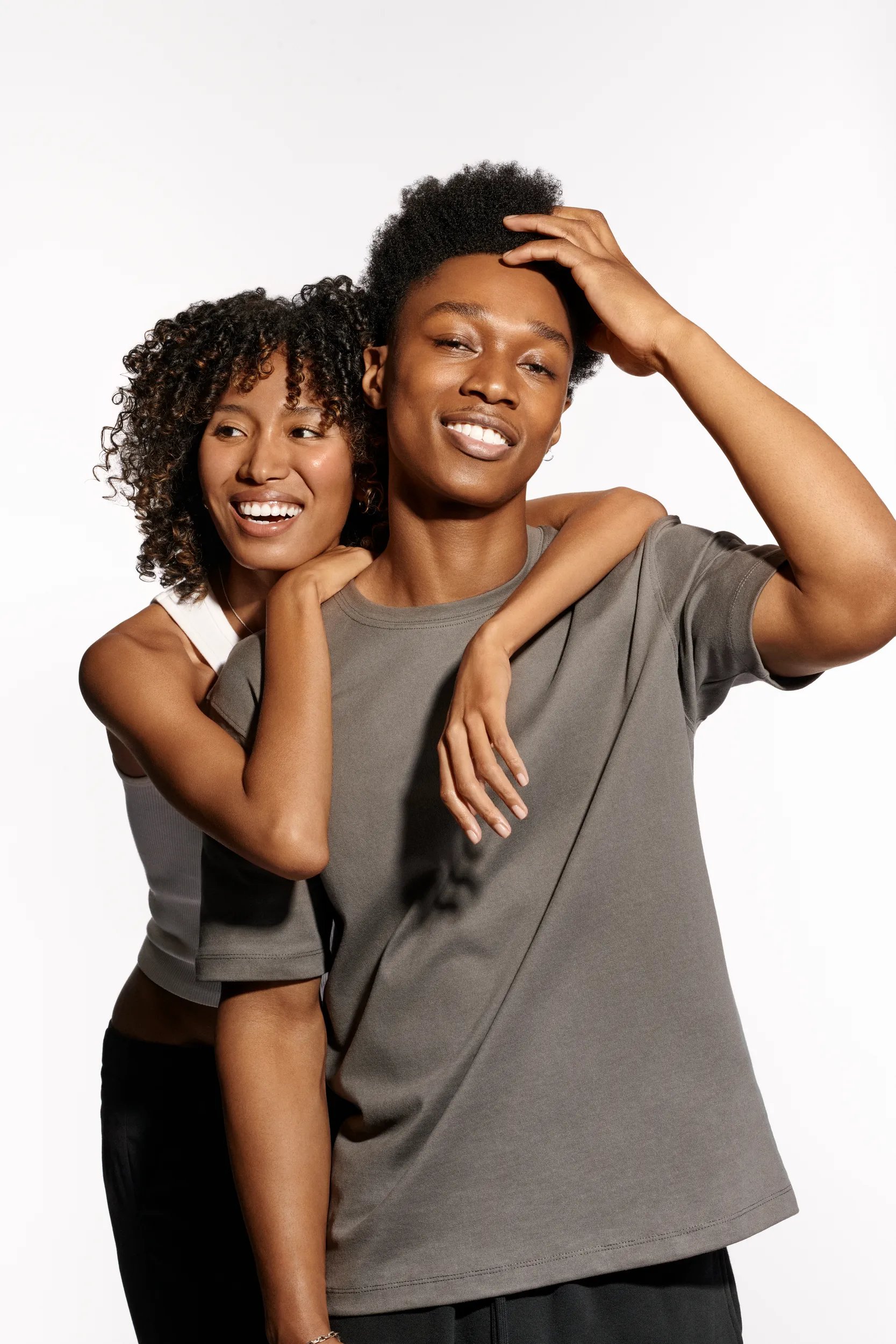 Zwei lächelnde Menschen