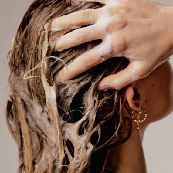 ULTIMATE REPAIR Shampoo is massaged into wet hair.