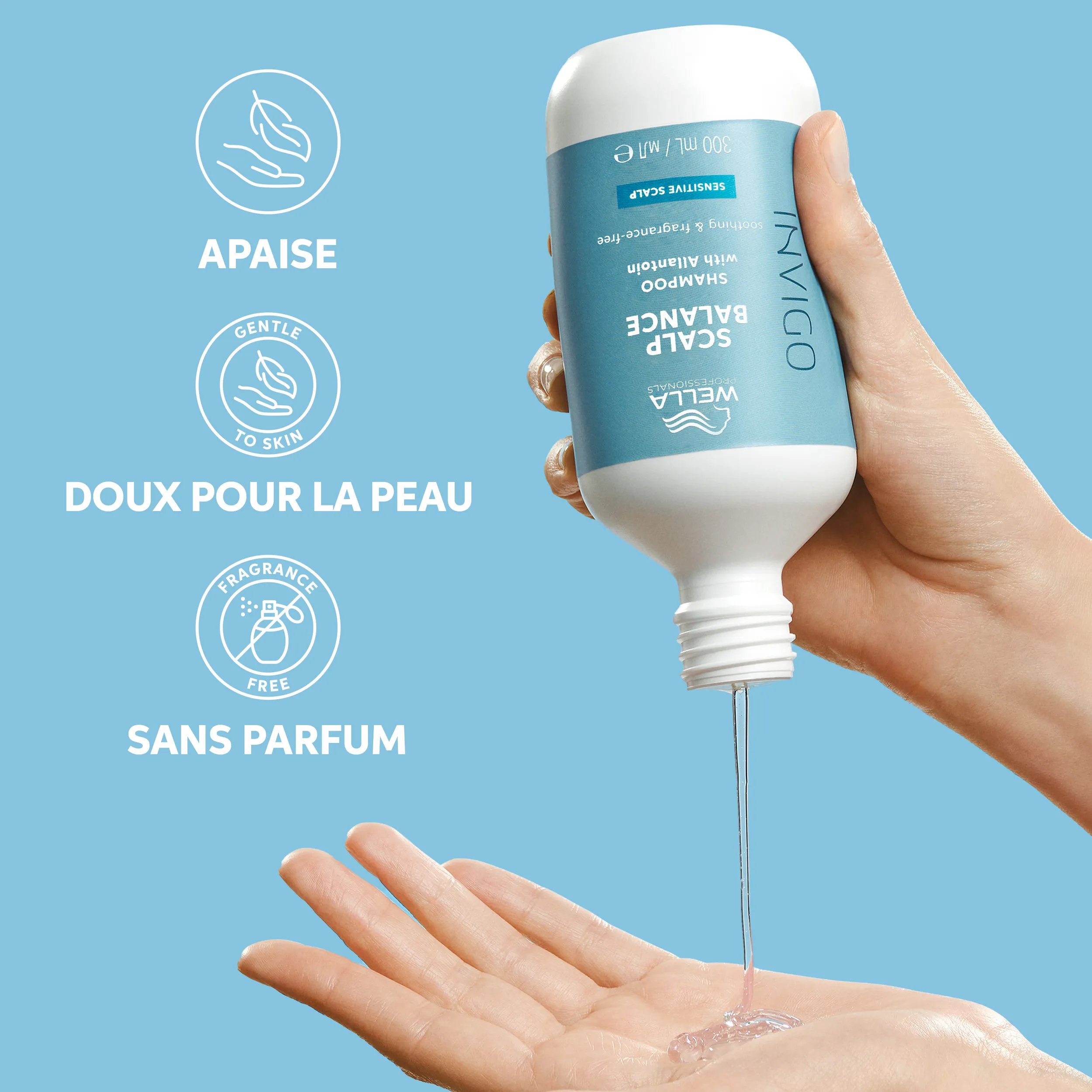 Photographie d’une main tenant un flacon de shampooing Invigo Scalp Balance Sensitive, à côté d’un texte indiquant : « apaisant, doux pour la peau, sans parfum ».
