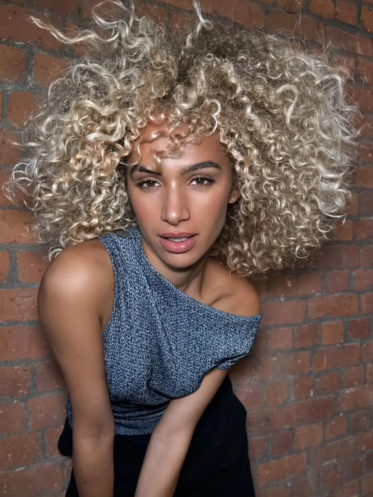 Model with ashy beige blonde curls