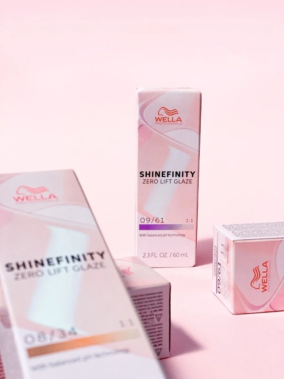 Box of SHINEFINITY hair color.