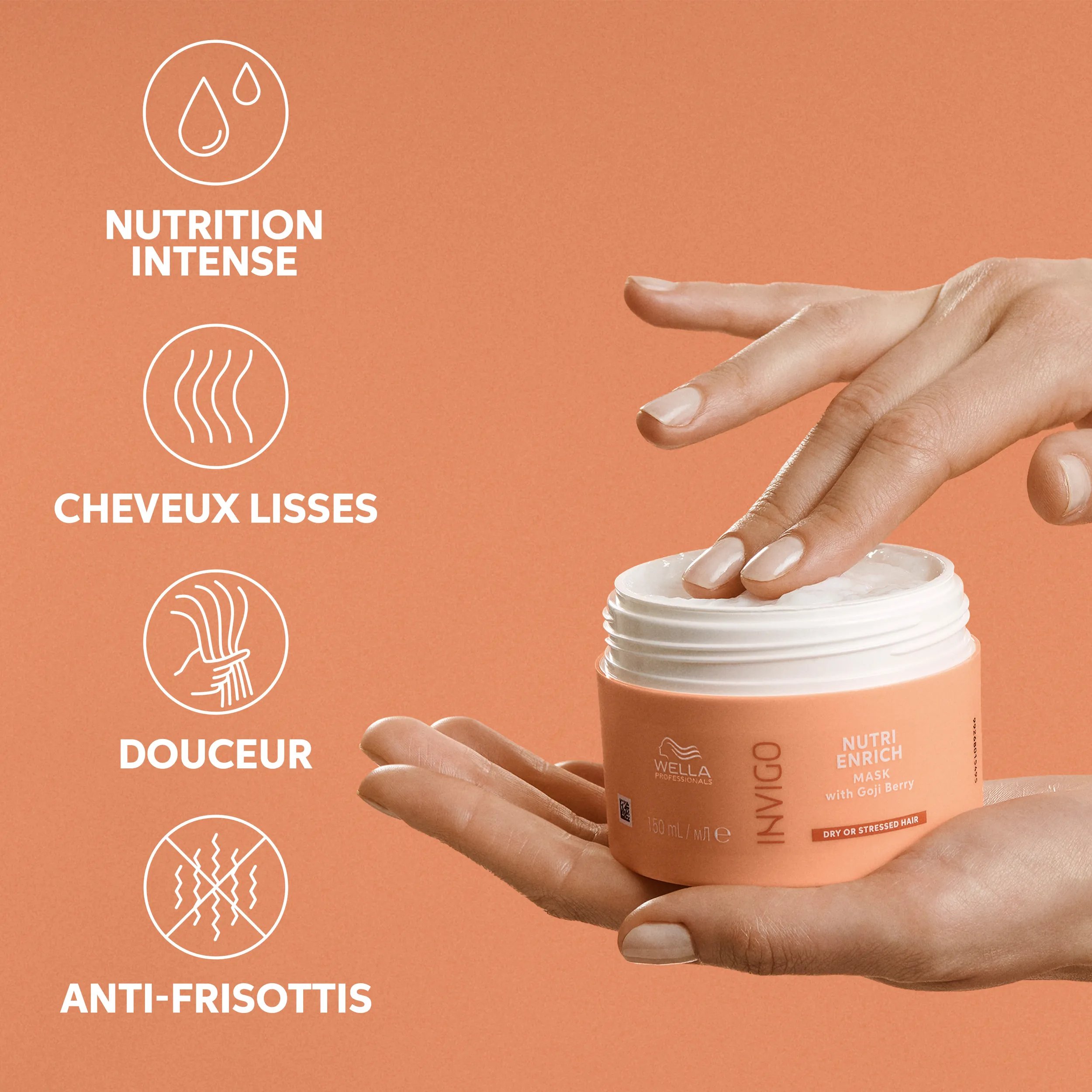 Photographie d'une femme tenant dans ses mains un pot de masque Nutri-Enrich, à côté d'un texte indiquant "deep nourishment, smoothness, softness & anti-frizz".